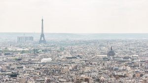 Panoramablick auf Paris mit Eiffelturm und Stadtlandschaft