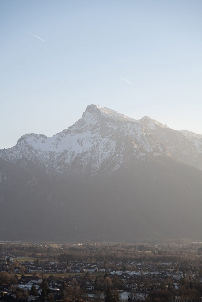 Frühes Licht beleuchtet die Landschaft – Morgenstimmung in der Natur