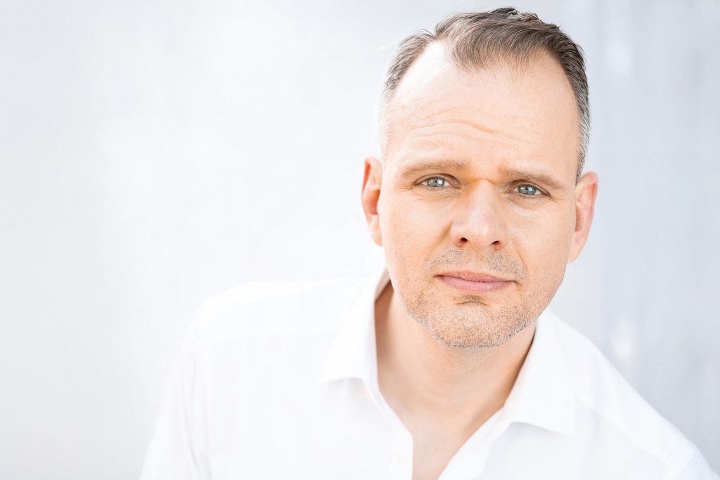 Ausdrucksstarkes Bewerbungsfoto eines Mannes – Köln