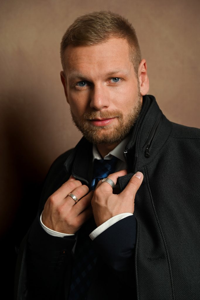 Charakterstarkes Business-Porträt eines Mannes in Köln