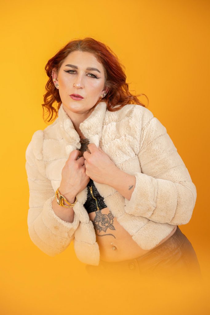 Fashion Portrait Frau Jacke Pose Köln